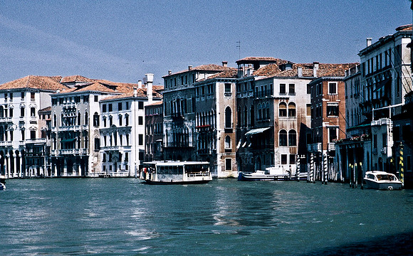 3817_SL_COLOR_AROUND_THE_WORLD_IN_8_MONTHS_APRIL_2000_15
