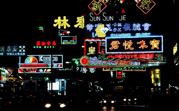 3871_SL_COLOR_AROUND_THE_WORLD_IN_8_MONTHS_APRIL_2000_17