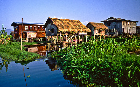 3520_SL_COLOR_AROUND_THE_WORLD_IN_8_MONTHS_APRIL_2000_14
