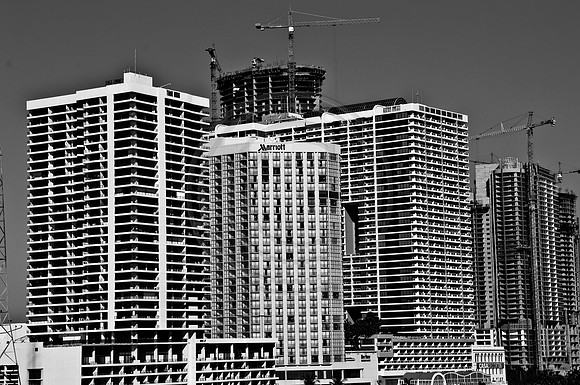 MDT33137_DG_DSC_MIDTOWN_BW_0657_BOOK_06