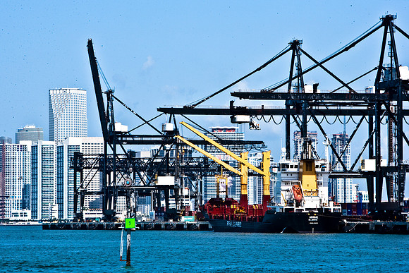 85493_ZV4N7133_Miami_FL_20070818_Port