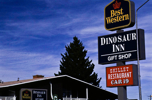 06765_B10_SL_COLOR_VERNAL_DINOSAUR_NAT_MNT_UT_97_0425.jpg