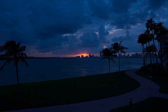20071013_Miami_Sunset_Skyline_FL_ZV4N9080