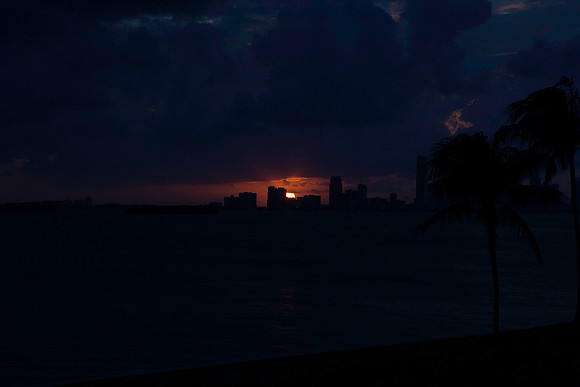 20071013_Miami_Sunset_Skyline_FL_ZV4N9081