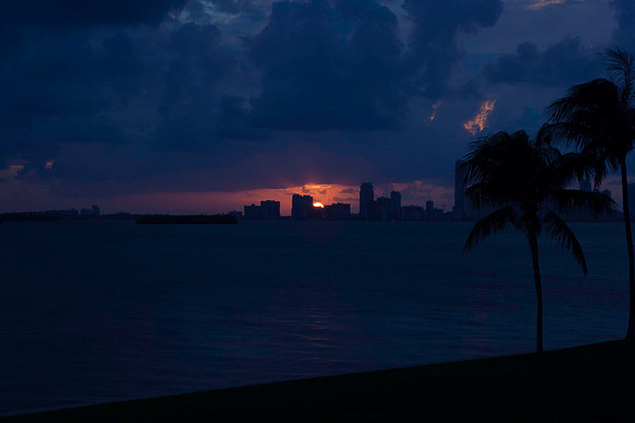 20071013_Miami_Sunset_Skyline_FL_ZV4N9093