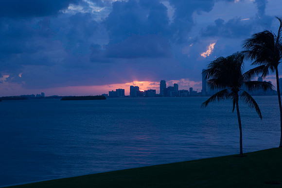 20071013_Miami_Sunset_Skyline_FL_ZV4N9100