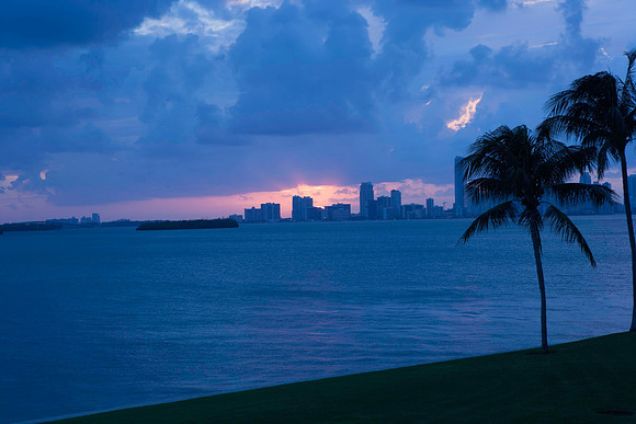 20071013_Miami_Sunset_Skyline_FL_ZV4N9103