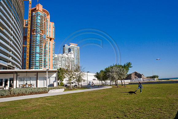 36136_DG_Color_USA_Miami_Beach_FL_Related_GroupZV4N0505