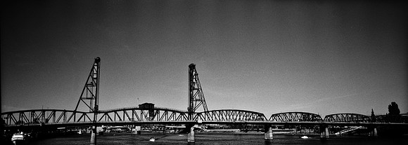 6048_FM_BW_XPAND_CA_05_1.jpg