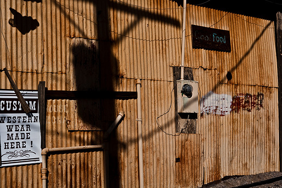 06648_DG_COLOR_OATMAN_ARIZONA_AZ_USA_2007_ZV4N_2053