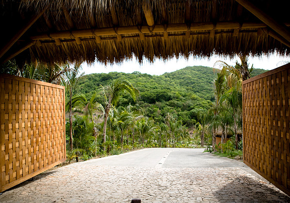 36196_DG_Color_North_America_Ixtapa_MexicoZV4N4880