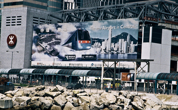 3773_SL_COLOR_AROUND_THE_WORLD_IN_8_MONTHS_APRIL_2000_15