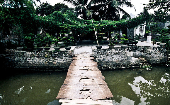 3863_SL_COLOR_AROUND_THE_WORLD_IN_8_MONTHS_APRIL_2000_17