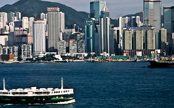 3868_SL_COLOR_AROUND_THE_WORLD_IN_8_MONTHS_APRIL_2000_11