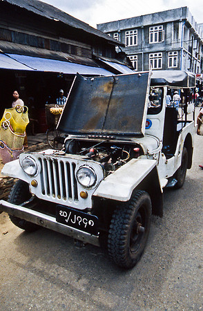 3482_SL_COLOR_AROUND_THE_WORLD_IN_8_MONTHS_APRIL_2000_4
