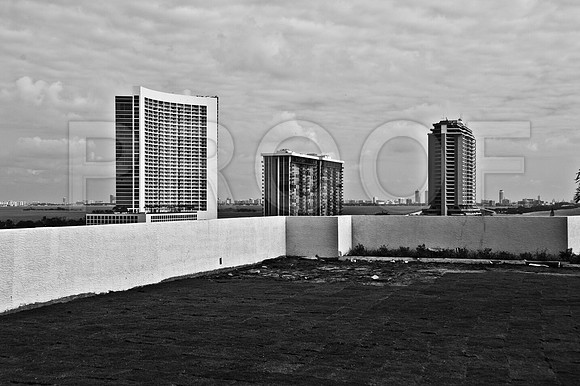 MDT33137_DG_DSC_MIDTOWN_BW_1251