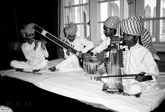 47301_SL_COLOR_INDIA_1987_12