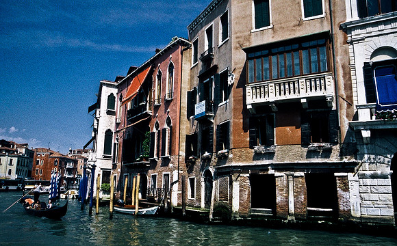3818_SL_COLOR_AROUND_THE_WORLD_IN_8_MONTHS_APRIL_2000_1