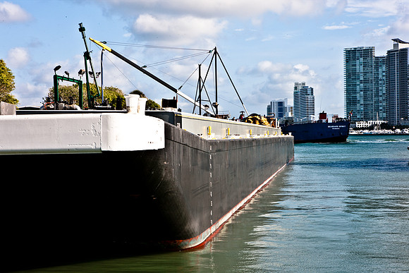 2701_Fisher_Barge_Oil_Tank_Miami_FL_5L8Y1440