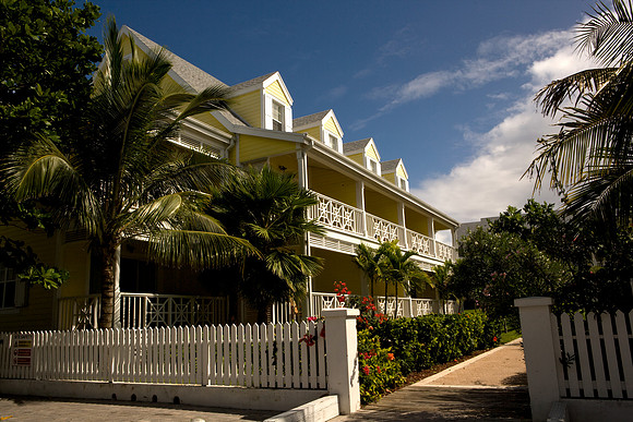 36174_DG_Color_USA_Harbour_Island_Bahamas_Related_GroupZV4N1146