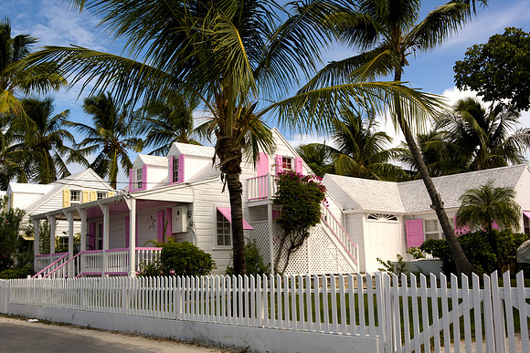 36174_DG_Color_USA_Harbour_Island_Bahamas_Related_GroupZV4N1191