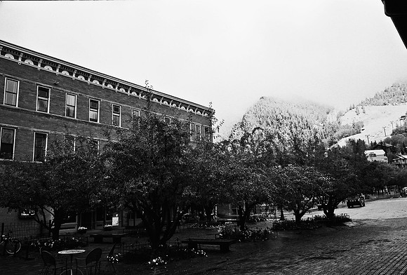 6083_FM_BW_CO_05_27.jpg