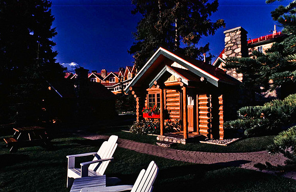 06837_B19_SL_COLOR_LAKE_LOUISE_RELAIS_CHATEAU_TO_PORT_STEEL_HWY93_95_BC_WS_97_06.jpg