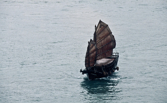 3864_SL_COLOR_AROUND_THE_WORLD_IN_8_MONTHS_APRIL_2000_10