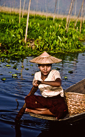 3521_SL_COLOR_AROUND_THE_WORLD_IN_8_MONTHS_APRIL_2000_19