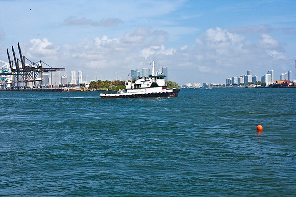 3900_DG_UJima_War_Ship_Miami_FL_2010_ZV4N5932
