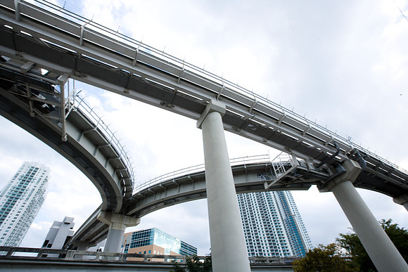36274_DG_Color_USA_Brickell_FL_Monorail20080422-ZV4N2107