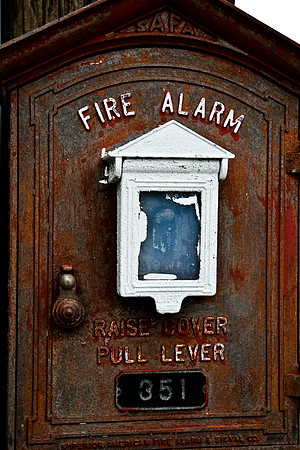 06573_ZV4N_0274_DG_COLOR_MYSTIC_CONNECTICUT_CT_USA_2007_detail_firealarm_vintage