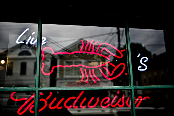 06573_ZV4N_0335_DG_COLOR_KENNEBUNKPORT_MAINE_ME_USA_2007_signs_neon