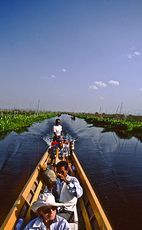 3524_SL_COLOR_AROUND_THE_WORLD_IN_8_MONTHS_APRIL_2000_10