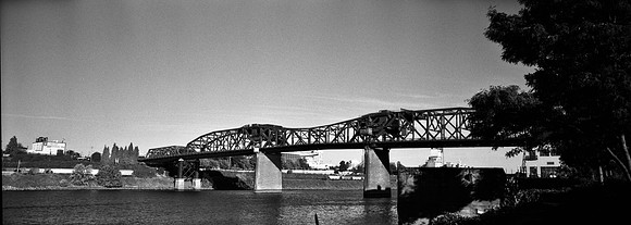 6048_FM_BW_XPAND_CA_05_11.jpg