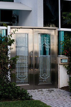 36145_DG_Color_USA_South_Beach_FL_Related_GroupZV4N4361