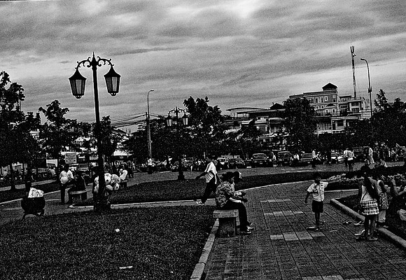 62437_2008_FM_BW_Cambodia_015