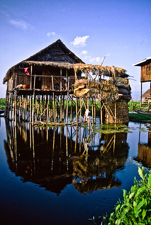 3520_SL_COLOR_AROUND_THE_WORLD_IN_8_MONTHS_APRIL_2000_2