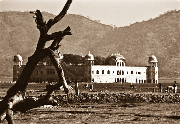 47281_SL_COLOR_INDIA_1987_10