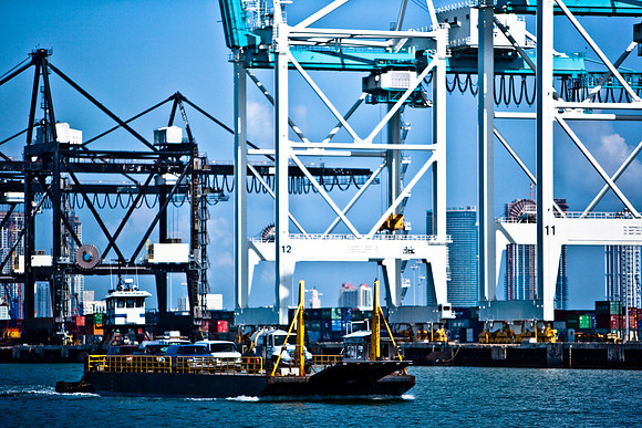 85493_ZV4N7126_Miami_FL_20070818_Port