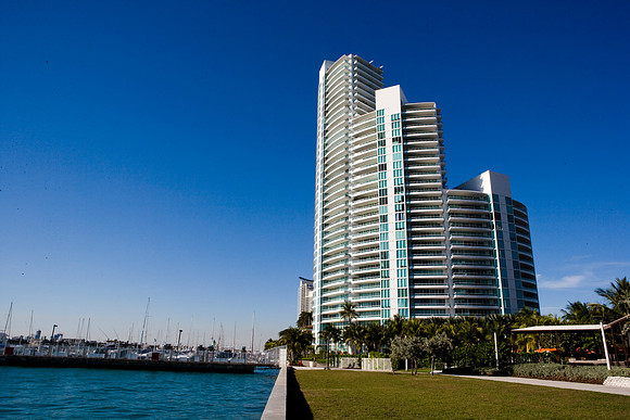 36136_DG_Color_USA_Miami_Beach_FL_Related_GroupZV4N0545