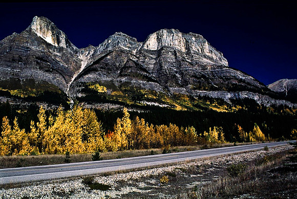 06829_B19_SL_COLOR_MORAINE_LAKE_FROM_BANFF_NAT_PARK_TO_LAKE_LOUISE_YOHO_NAT_PARK_BC_WS_97_18.jpg