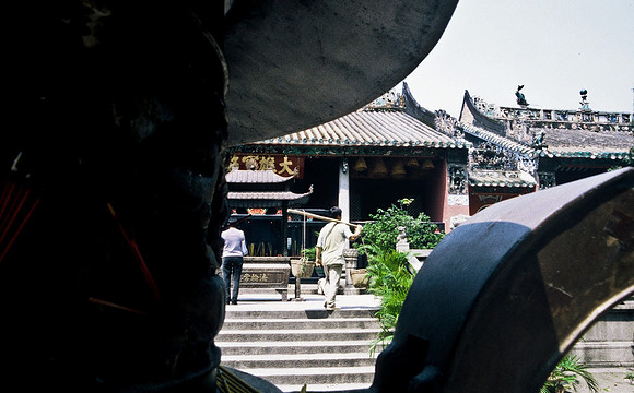 3777_SL_COLOR_AROUND_THE_WORLD_IN_8_MONTHS_APRIL_2000_1
