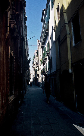 3819_SL_COLOR_AROUND_THE_WORLD_IN_8_MONTHS_APRIL_2000_9