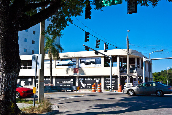 4925_DG_BISCAYNE_BLVD_Modani_BLDG_2010_Miami_FL_ZV4N0102