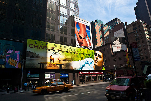 3885_DG_New_York_2010_ZV4N2171