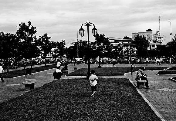 62437_2008_FM_BW_Cambodia_002
