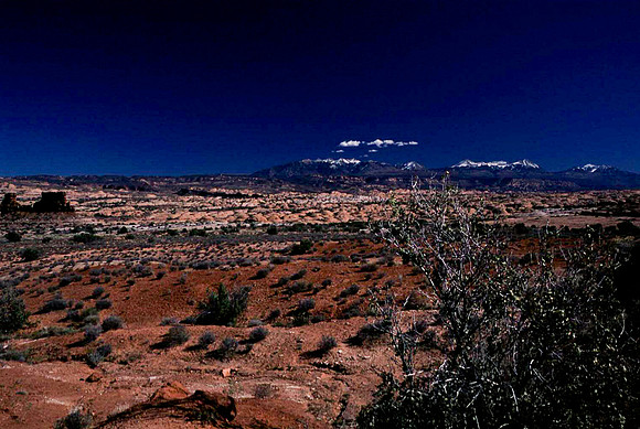 06768_B10_SL_COLOR_PARK_AVE_LASALLE_MTS_VIEWPOINT_ARCHES_NAT_PARK_UTAH_UT_97_0808.jpg