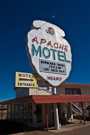 0032_SANTA_FE_TO_ALMERIDO_TO_DALLAS_TEXAS_0032_DG_Tucumcari_Route_66_40_New_Mexico_MN_USA_2009_5L8Y7377