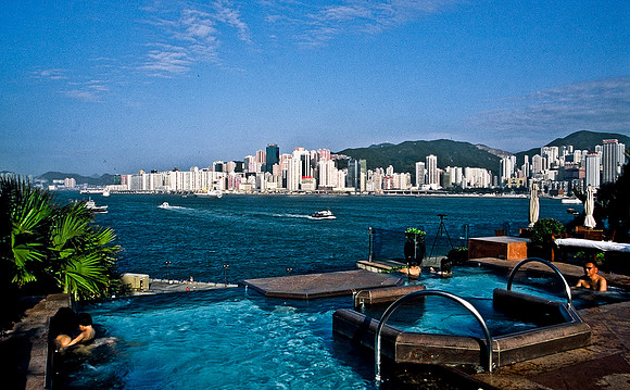 3869_SL_COLOR_AROUND_THE_WORLD_IN_8_MONTHS_APRIL_2000_10